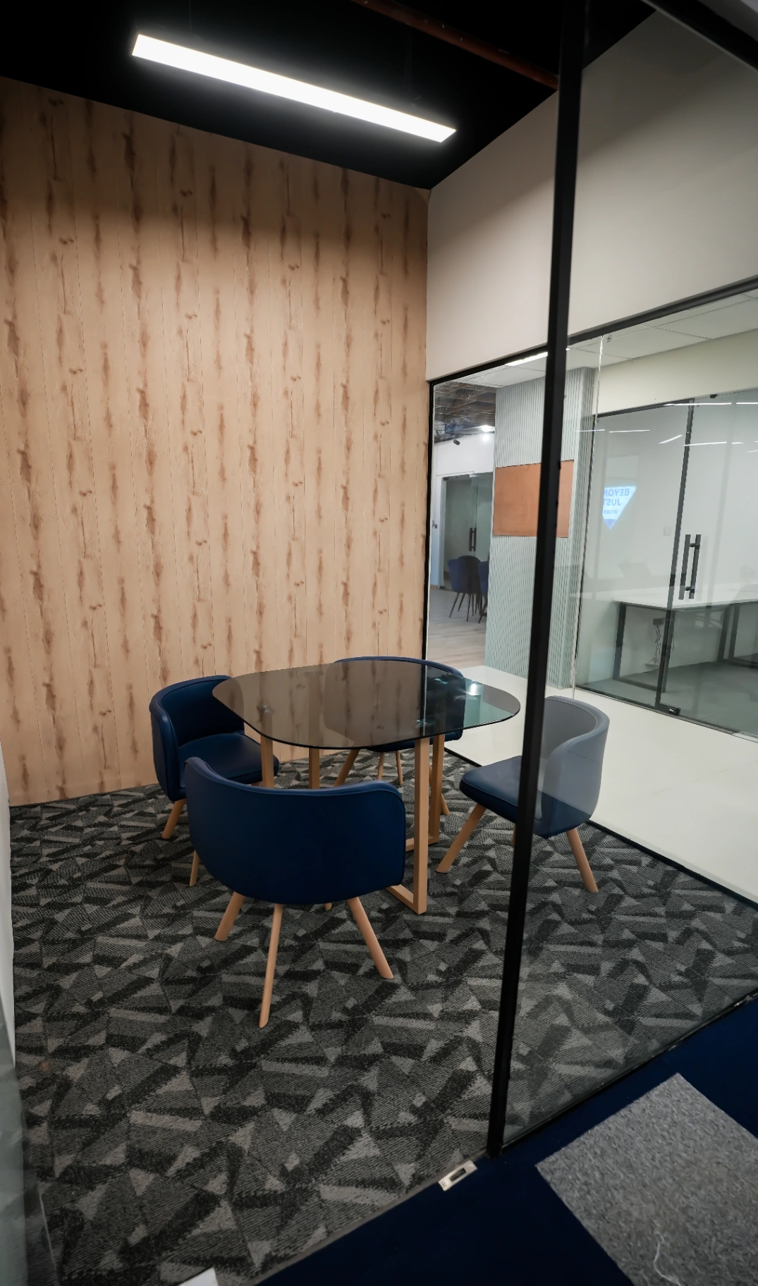 4 Seater Meeting Room0