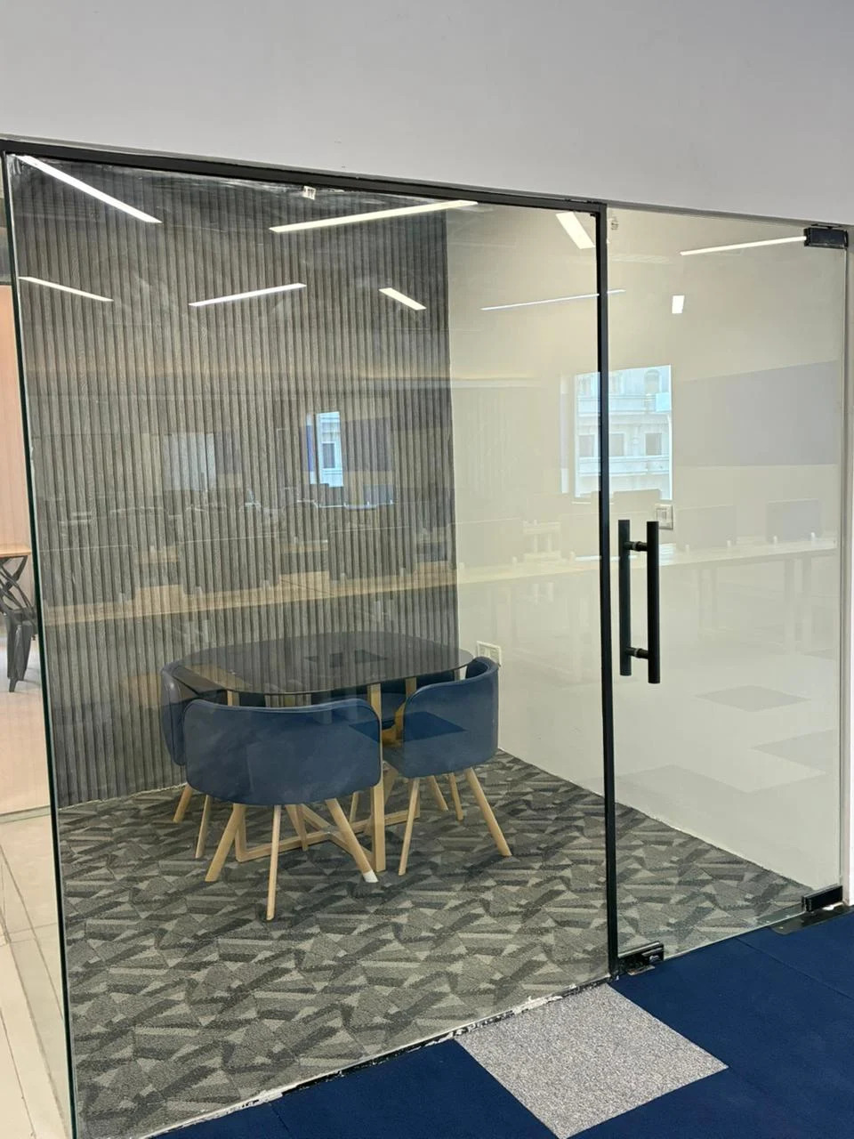 4 Seater Meeting Room1
